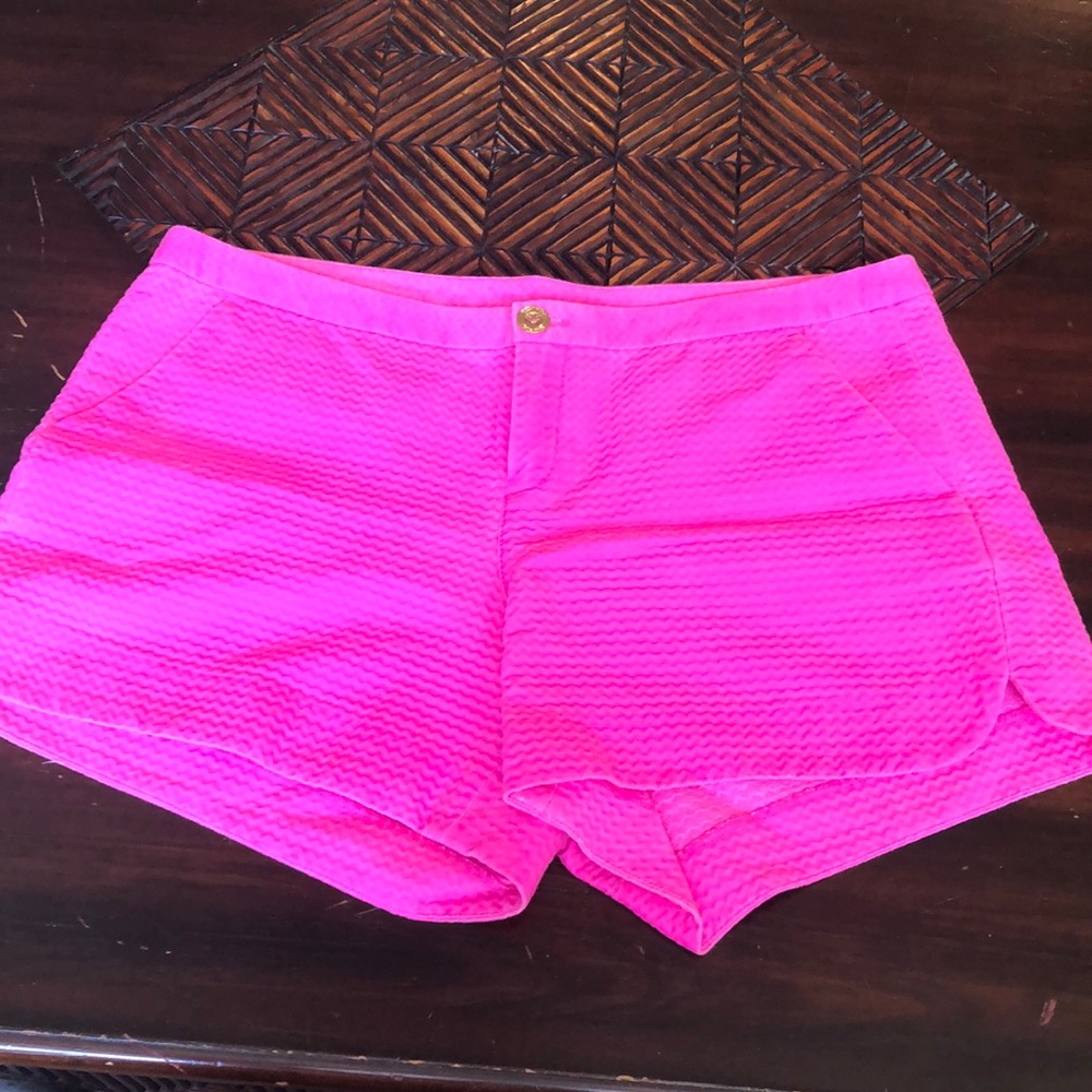 Hot Pink Lilly Pulitzer shorts. Perfect for summer size 8.